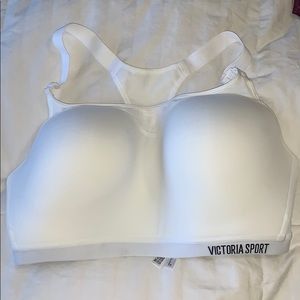Sports bra never worn size 38 DDD